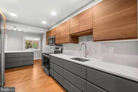 2152 Glencourse Ln, Reston, VA 20191 photo 9