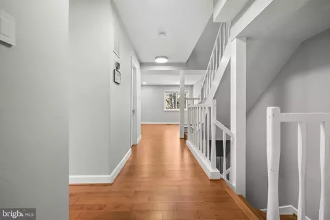 2152 Glencourse Ln, Reston, VA 20191 photo 3
