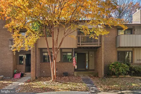 2152 Glencourse Ln, Reston, VA 20191 photo 2
