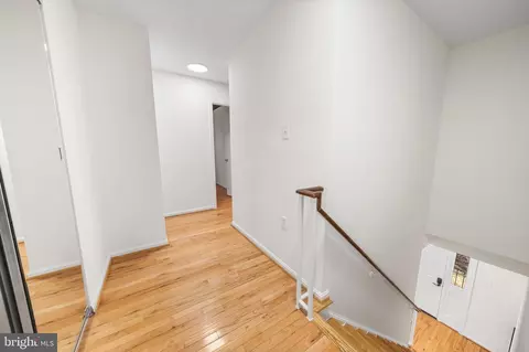 Entry Way - 5658 Sutherland Ct, Burke, VA 22015 photo 2 of 3