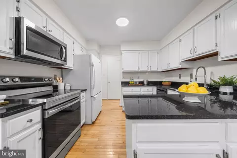 Kitchen - 5658 Sutherland Ct, Burke, VA 22015 photo 2 of 3