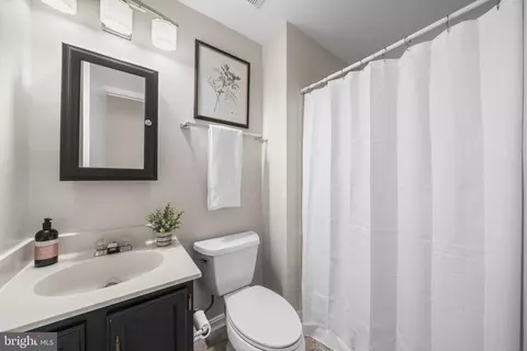 Bath - 5658 Sutherland Ct, Burke, VA 22015 photo 3 of 3