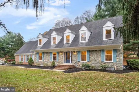 10333 Hickory Forest Dr, Oakton, VA 22124