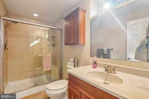 Bath - 5608 Doolittle St, Burke, VA 22015 photo 5 of 5