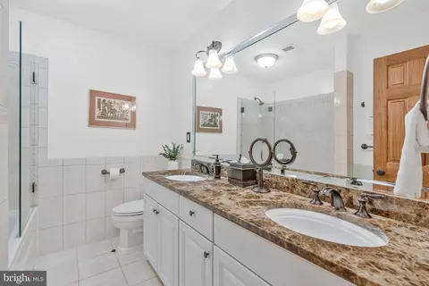 Bath - 6628 Mclean Ct, Mclean, VA 22101 photo 2 of 4