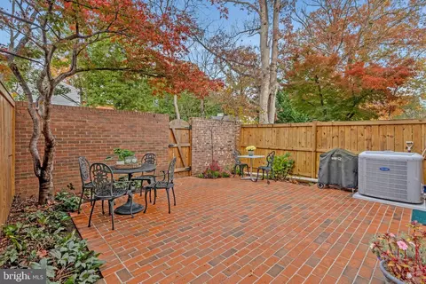 Exterior - 6628 Mclean Ct, Mclean, VA 22101 photo 4 of 5