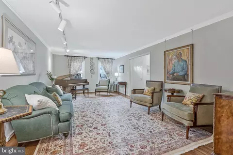 Living - 6628 Mclean Ct, Mclean, VA 22101 photo 1 of 1
