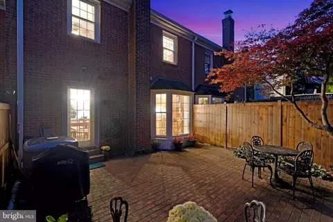 Exterior - 6628 Mclean Ct, Mclean, VA 22101 photo 5 of 5
