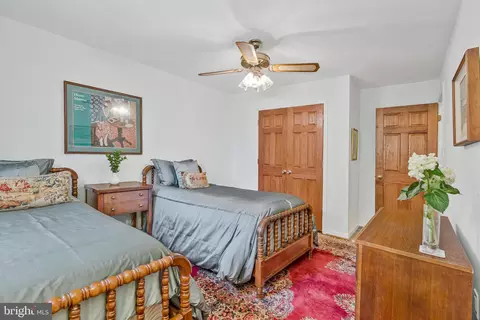 Bedroom - 6628 Mclean Ct, Mclean, VA 22101 photo 4 of 5