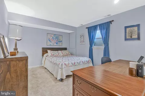 Bedroom - 6628 Mclean Ct, Mclean, VA 22101 photo 5 of 5