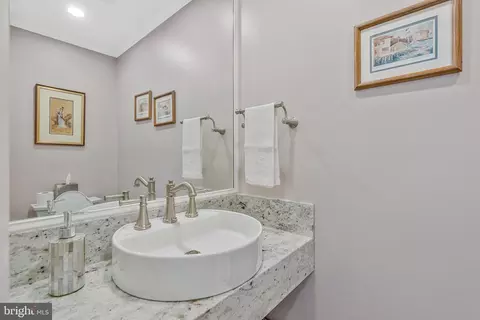 Bath - 6628 Mclean Ct, Mclean, VA 22101 photo 1 of 4