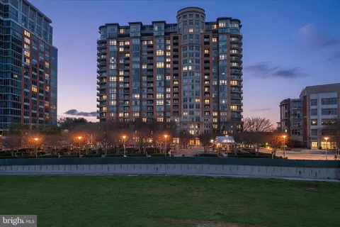 8220 Crestwood Heights Dr #807, Mclean, VA 22102