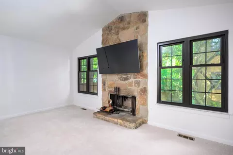 2060 Headlands Cir, Reston, VA 20191 photo 11