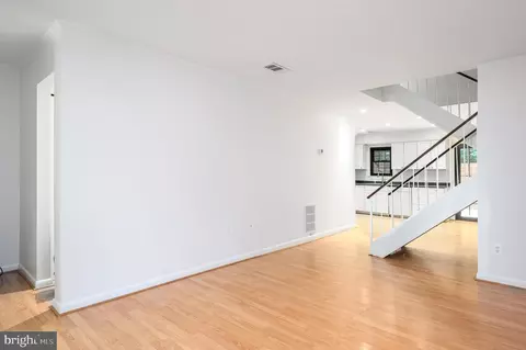 2060 Headlands Cir, Reston, VA 20191 photo 4