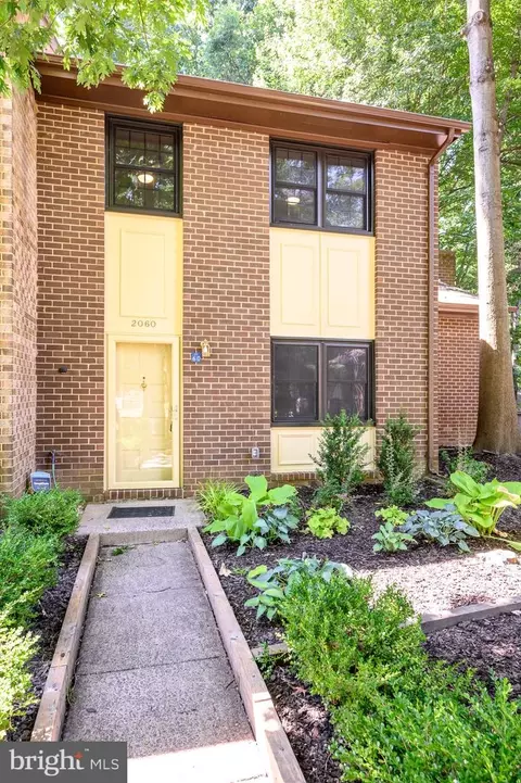 2060 Headlands Cir, Reston, VA 20191 photo 2