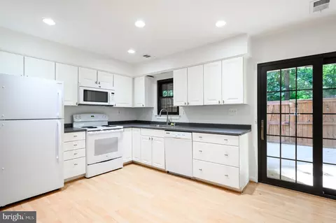 2060 Headlands Cir, Reston, VA 20191 photo 7