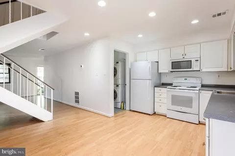 2060 Headlands Cir, Reston, VA 20191 photo 8
