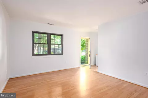 2060 Headlands Cir, Reston, VA 20191 photo 3