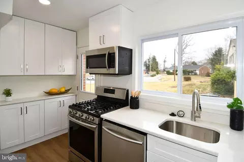 7407 Kelvin Pl, Springfield, VA 22151 photo 11