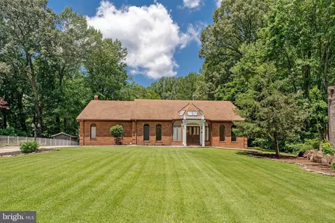 8652 Tuttle Rd, Springfield, VA 22152