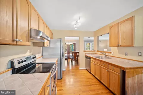 Kitchen - 2335 Rosedown Dr, Reston, VA 20191 photo 3 of 3