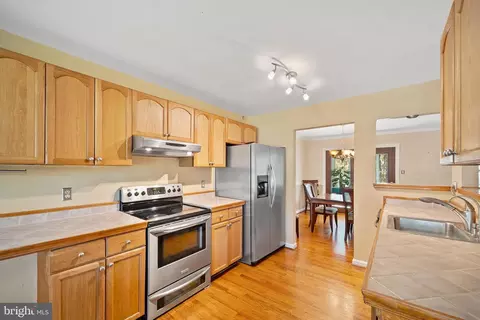 Kitchen - 2335 Rosedown Dr, Reston, VA 20191 photo 2 of 3