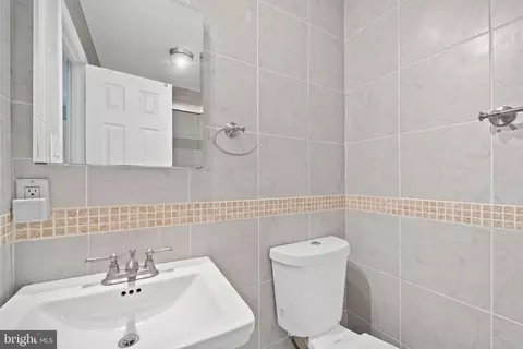 Bath - 2335 Rosedown Dr, Reston, VA 20191 photo 2 of 5