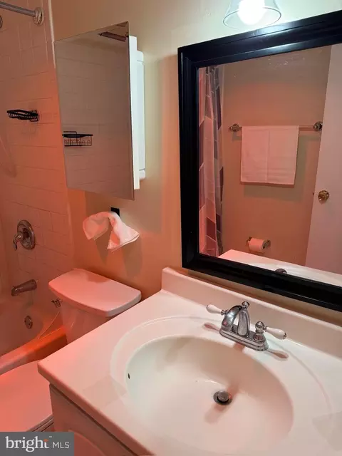 Bath - 6800 Fleetwood Rd #803, Mclean, VA 22101 photo 1 of 5