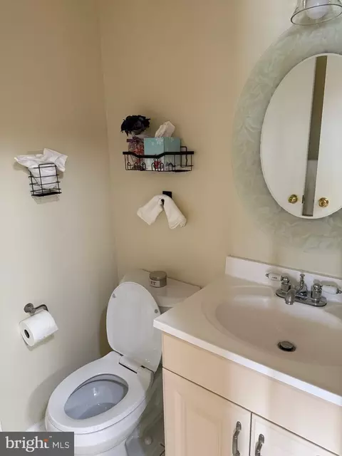 Bath - 6800 Fleetwood Rd #803, Mclean, VA 22101 photo 3 of 5