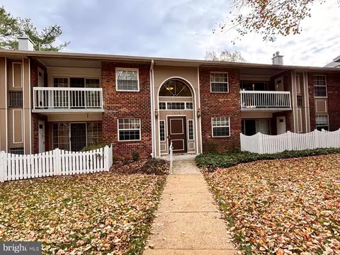 1914 Wilson Ln #202, Mclean, VA 22102
