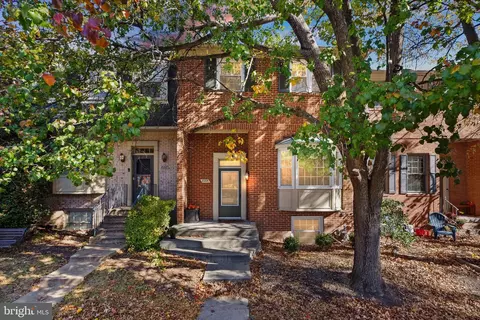 8205 Cedar Landing Ct, Alexandria, VA 22306