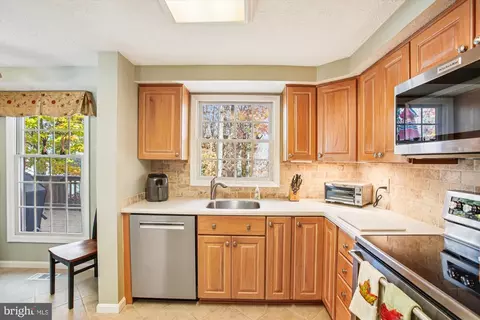 7729 Middle Valley Dr, Springfield, VA 22153 photo 15