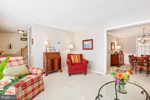 7729 Middle Valley Dr, Springfield, VA 22153 photo 9