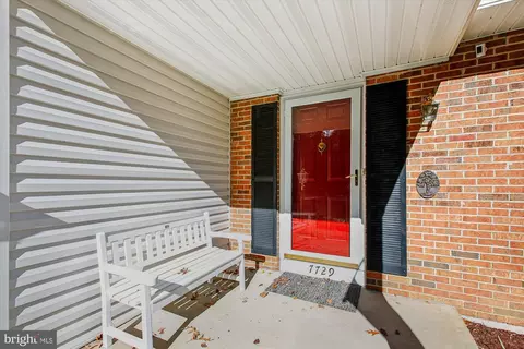 7729 Middle Valley Dr, Springfield, VA 22153 photo 2