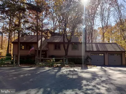 7922 Hill Stream Ct, Springfield, VA 22153
