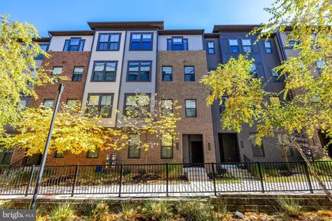 2334 Water Promenade Ave #2H, Herndon, VA 20171