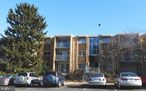 2909 Charing Cross Rd #6, Falls Church, VA 22042