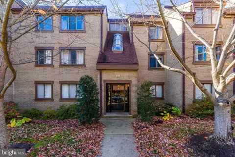 1623 Parkcrest Cir #9B/300, Reston, VA 20190