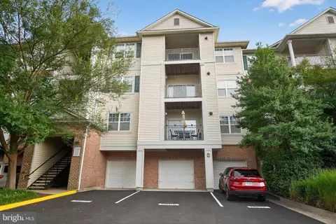 12148 Garden Grove Cir #403, Fairfax, VA 22030