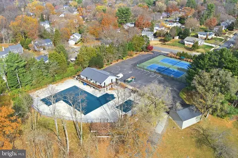 View/Area - 2631 E Meredith Dr, Vienna, VA 22181 photo 10 of 10
