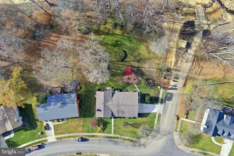 View/Area - 2631 E Meredith Dr, Vienna, VA 22181 photo 6 of 10