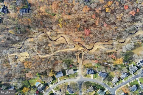 View/Area - 2631 E Meredith Dr, Vienna, VA 22181 photo 2 of 10