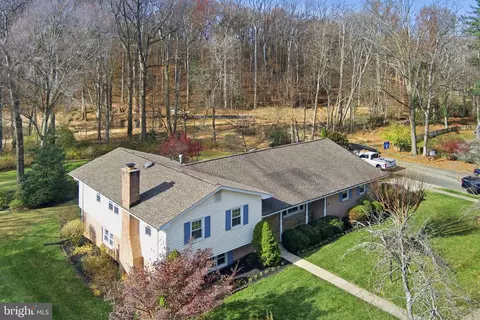 View/Area - 2631 E Meredith Dr, Vienna, VA 22181 photo 1 of 10