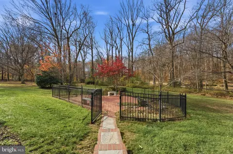 Exterior - 2631 E Meredith Dr, Vienna, VA 22181 photo 4 of 25
