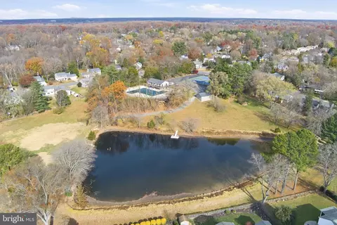 View/Area - 2631 E Meredith Dr, Vienna, VA 22181 photo 9 of 10