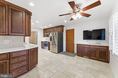 Kitchen - 2631 E Meredith Dr, Vienna, VA 22181 photo 3 of 5