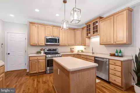 Kitchen - 9237 Old Beech Ct, Lorton, VA 22079 photo 3 of 4