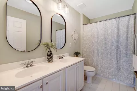 Bath - 9237 Old Beech Ct, Lorton, VA 22079 photo 4 of 5