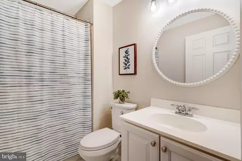 Bath - 9237 Old Beech Ct, Lorton, VA 22079 photo 5 of 5