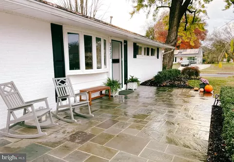 Exterior - 7323 Inzer St, Springfield, VA 22151 photo 3 of 6